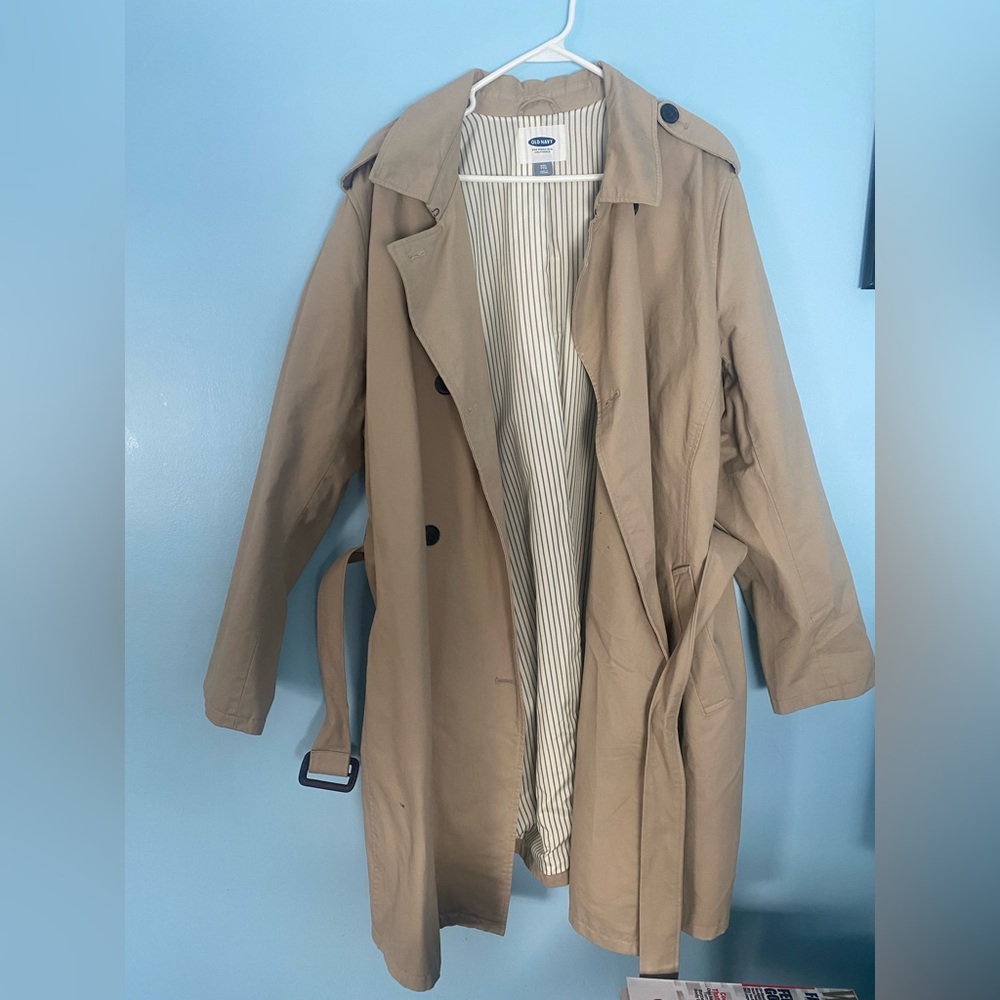 Never Worn XXL old Navy tan trench coat. Nonsmoking and no animal home